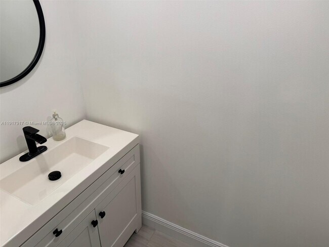 Building Photo - 16226 SW 92nd Ave