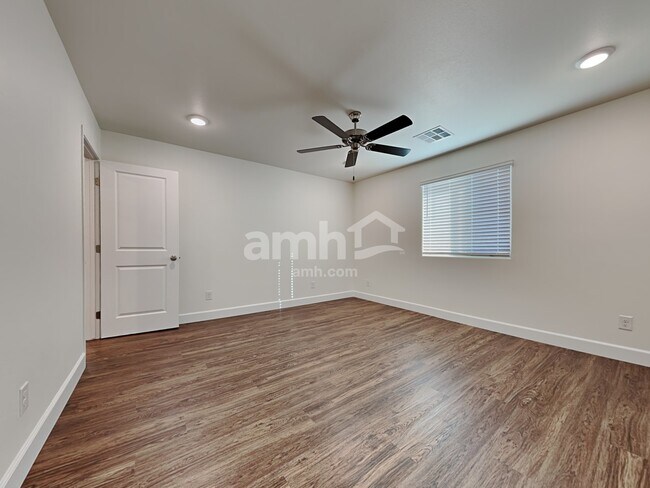 Building Photo - 300 Palazza Reserve Pl
