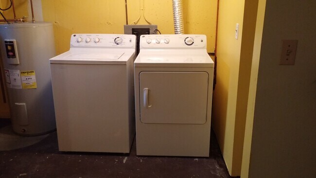 Building Photo - 32 Webster Ct