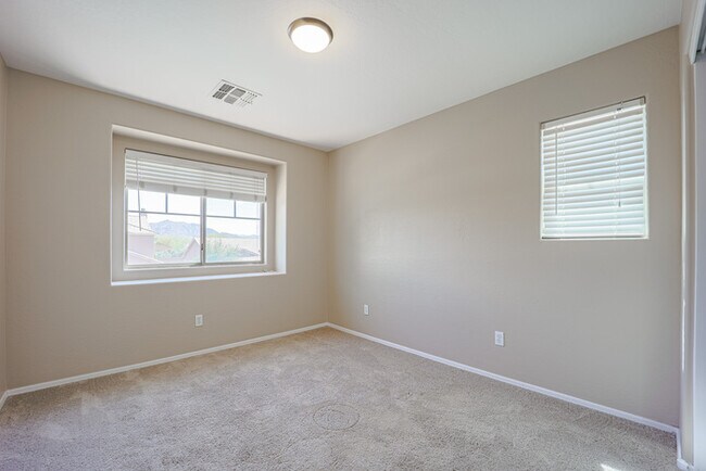 Building Photo - 5 bedroom Home1