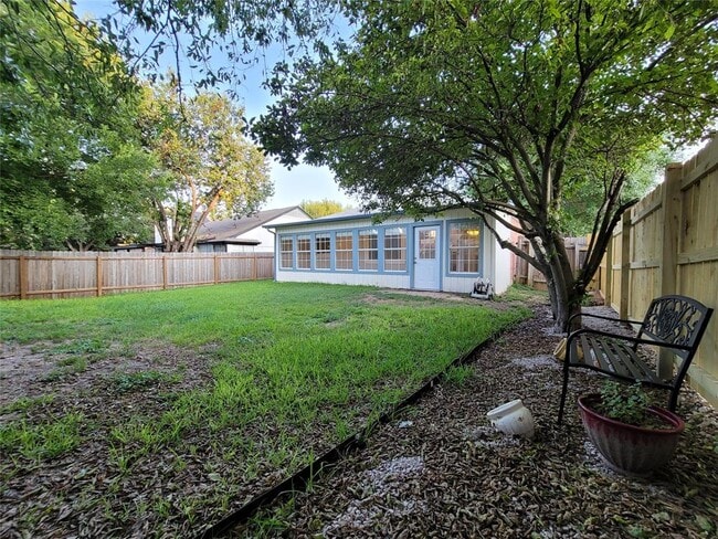 Building Photo - 804 Kavanagh Dr