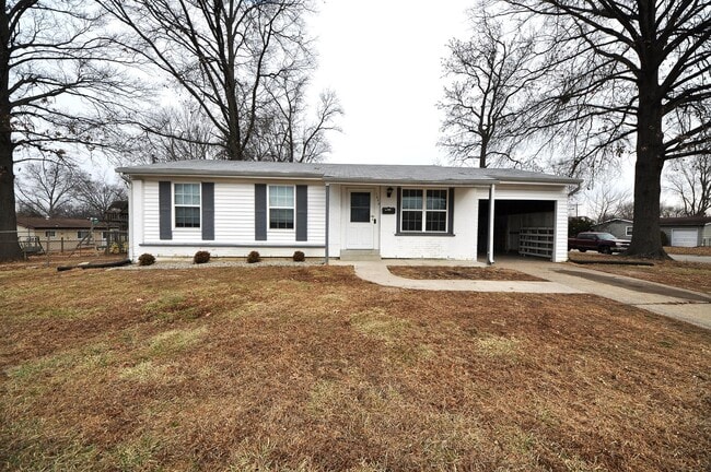 Primary Photo - Freshly updated 3 Bedroom Home with a Full...