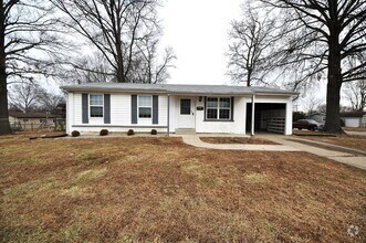 Building Photo - Freshly updated 3 Bedroom Home with a Full...