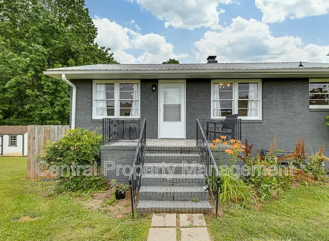 Building Photo - 1126 N Hwy 25 Bypass