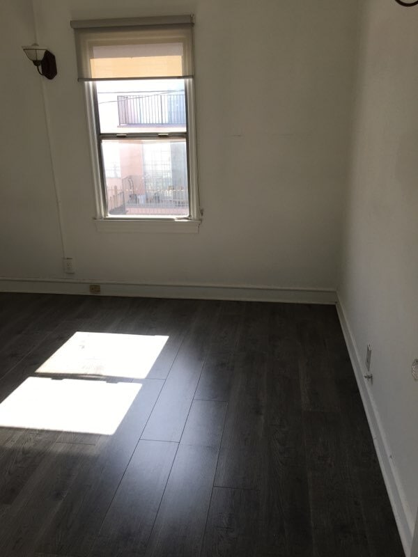 Building Photo - 622 N Irving Blvd