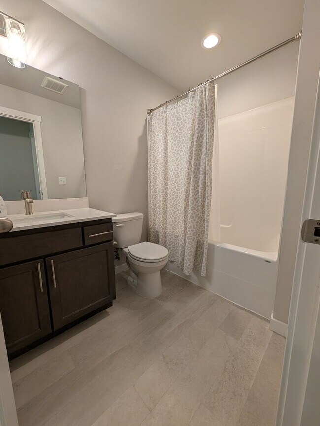 Building Photo - 1306 Digby Pl