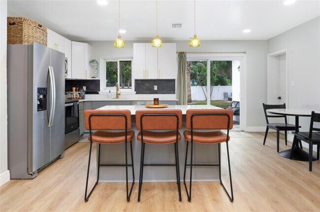 Building Photo - 5840 Dartmouth Ave N