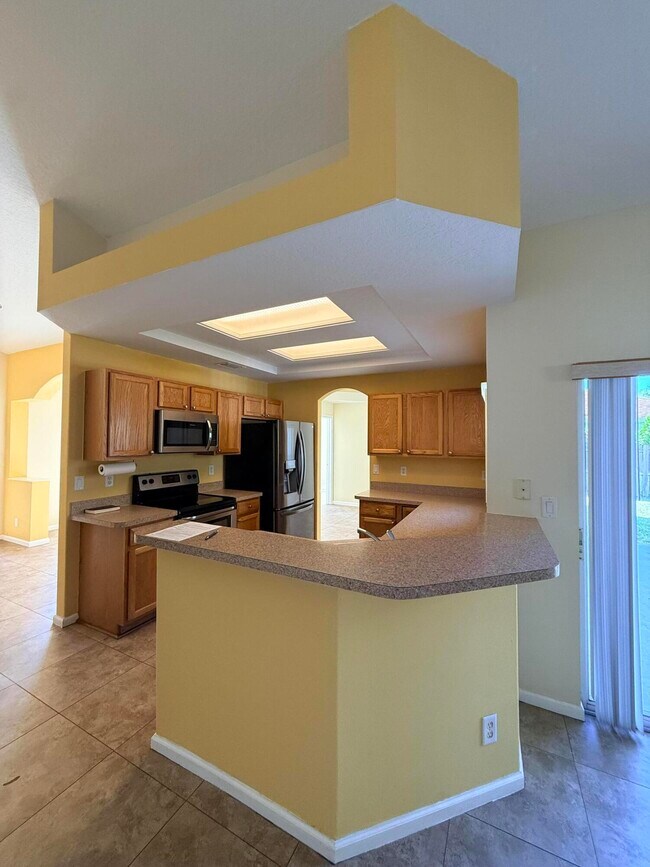 Building Photo - 449 SW Dagget Ave