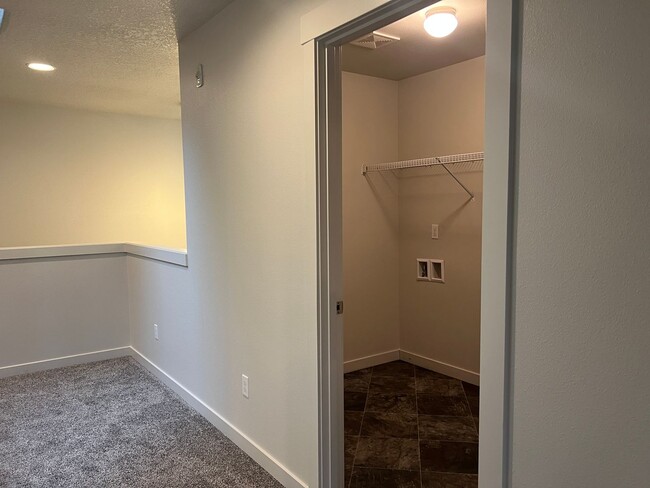 Building Photo - Beautiful Newer Built Home Central location!