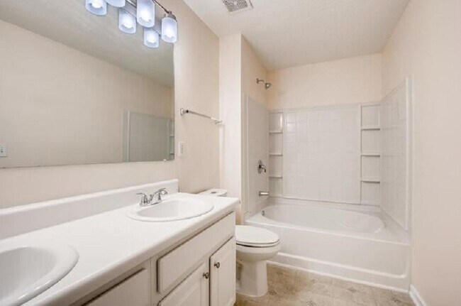 Master Bathroom Level 3 View 1 - 433 Heritage Park Trce NW