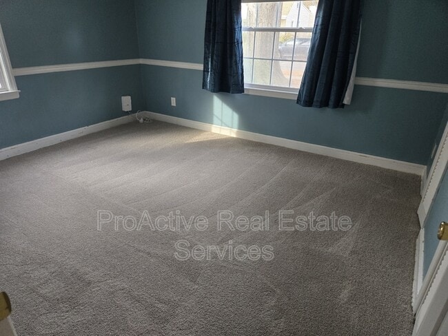 Building Photo - 519 Maycox Ave