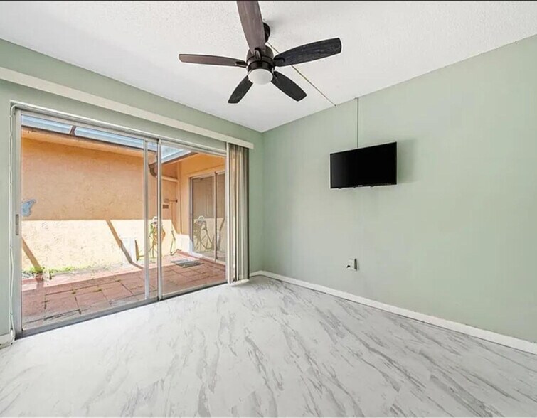 Building Photo - 5428 Larchmont Ct