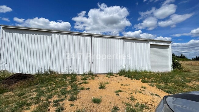 Building Photo - Rustic and Updated 3BD | 1.5 BA  Farmhouse with Large Shop!