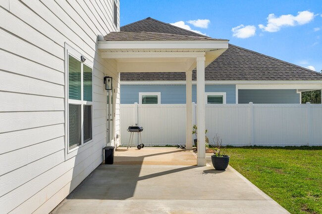 Building Photo - 115 Piper Cv