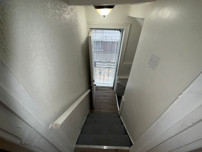 Building Photo - Open House Schedule Mon 9.1.25 @ 12:00pm, ...