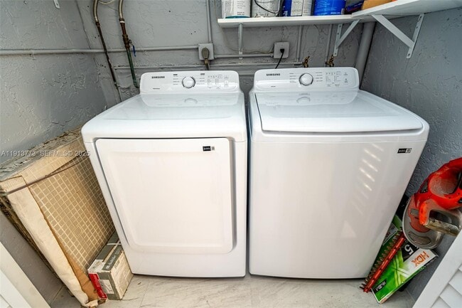 Building Photo - 1070 W 43rd Pl