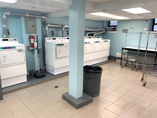 Building Photo - 65 Lincoln Blvd