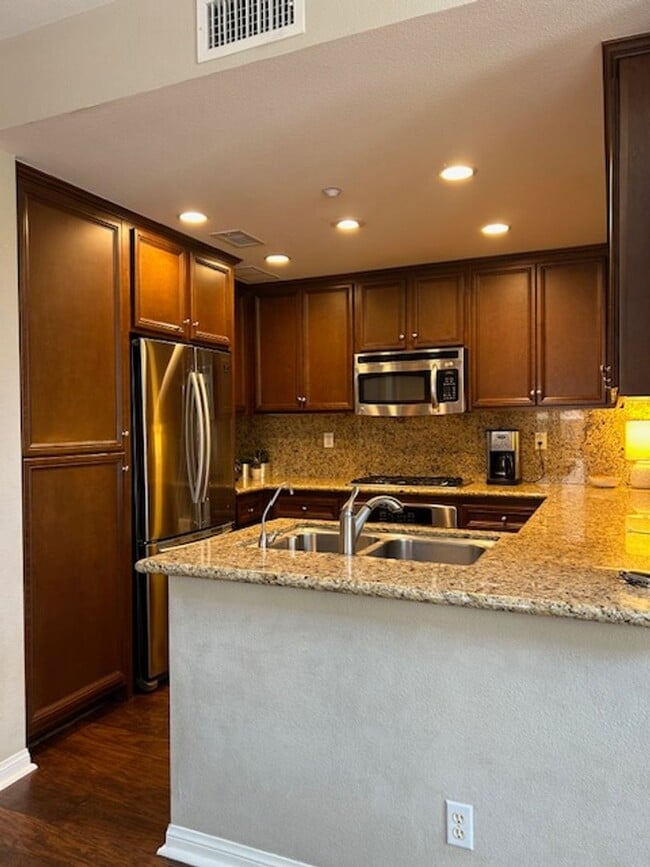 Building Photo - 2bed 2bath 1,401 Sqft VANTIS Condo in the Heart of Aliso Viejo