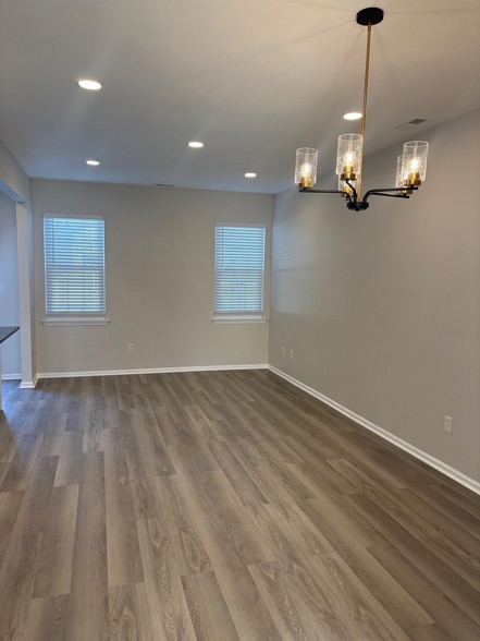 Building Photo - 7 Chapel Hill Rd