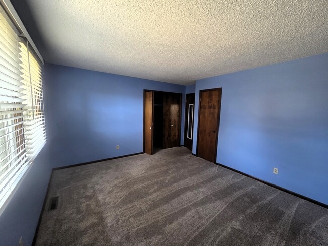 Building Photo - 3345 S Jefferson Ave