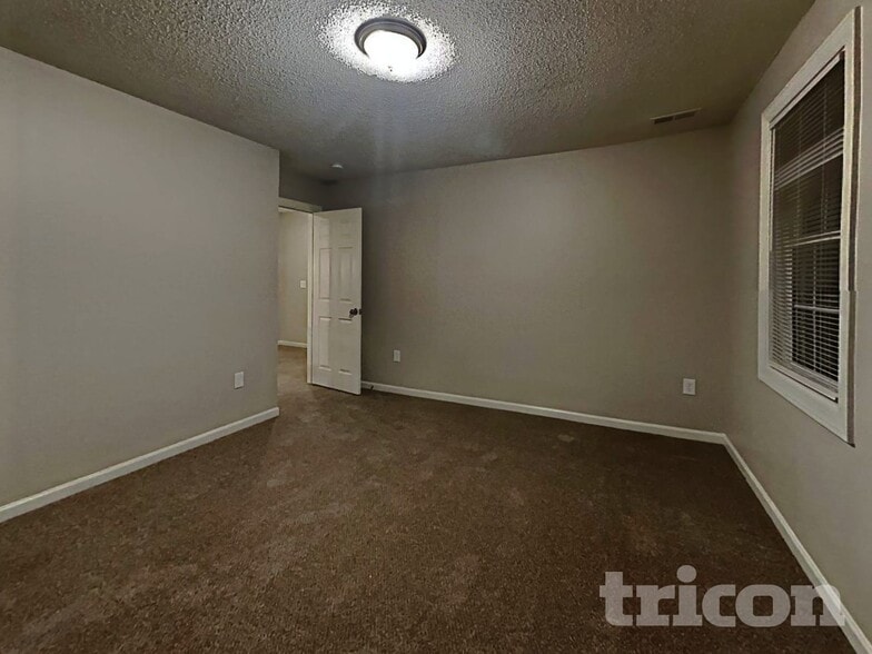 Building Photo - 2941 Ireton Pl