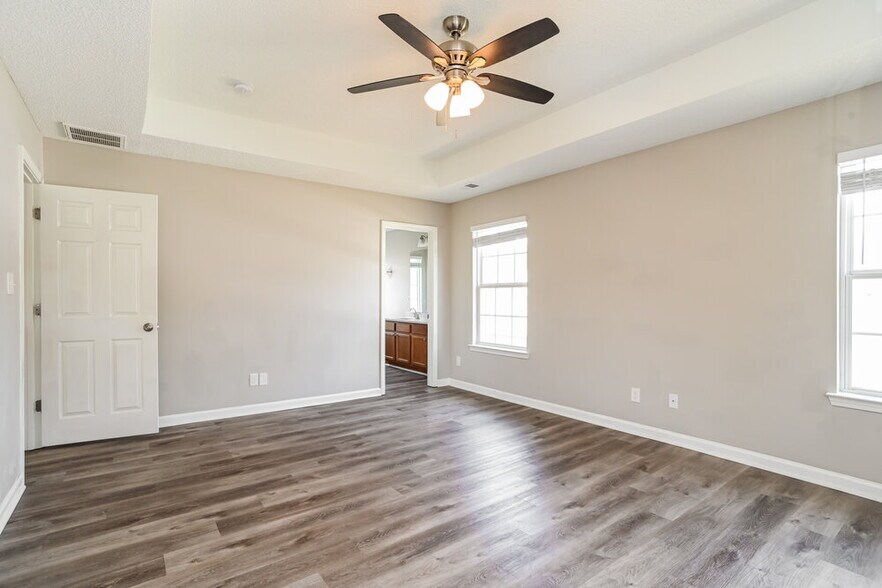 Building Photo - 226 Everett Park Dr