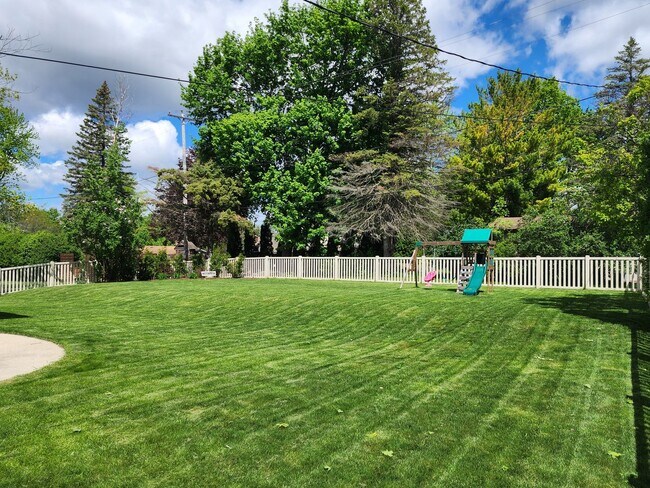 Building Photo - Updated Brookfield 4 bedroom home