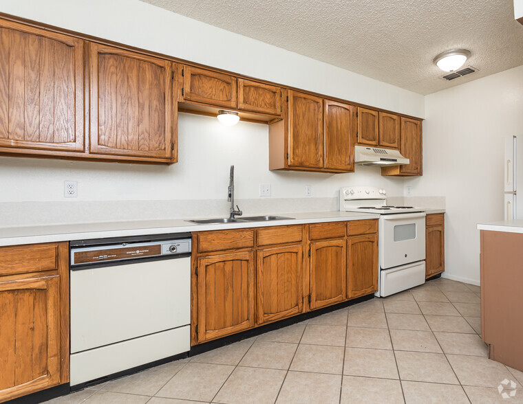 1BR, 1BA - 660SF Kitchen - Peppertree