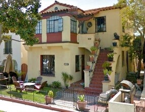Building Photo - Charming 2bd/1ba Lower Unit Near Beach and...