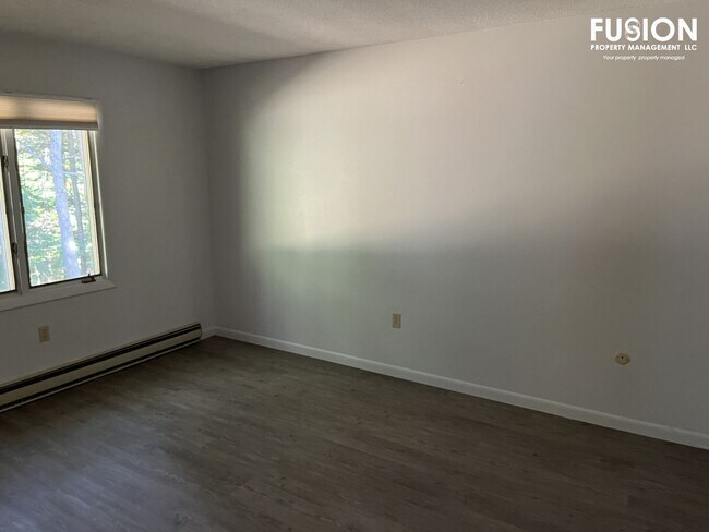 Building Photo - 8 Cedar Glen N