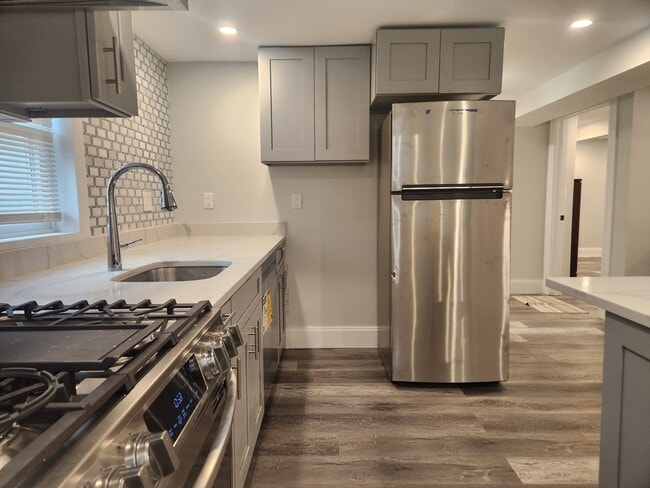 Building Photo - 150 Centre St