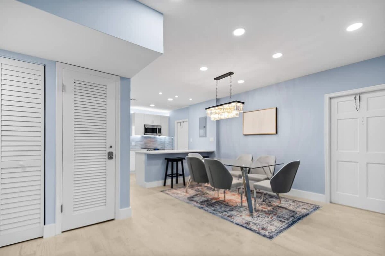 Building Photo - 2424 NE 9th St