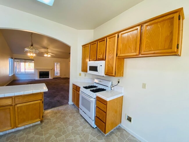 Building Photo - 3 Bedroom Home in Hampton Oaks