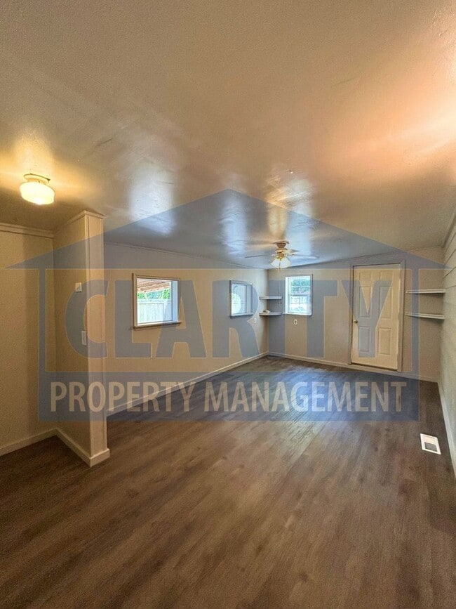 Building Photo - Charming 3-Bedroom, 1-Bath Home with Bonus...
