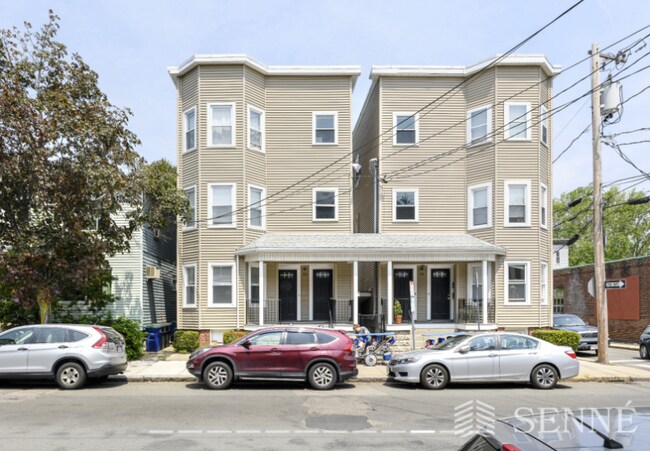 Building Photo - 393 Washington St