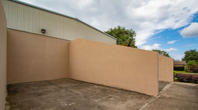 Building Photo - Groves at Baytree, Tavares 3/2 with Screened Back Porch