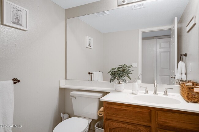 Building Photo - 5431 W Cochise Dr
