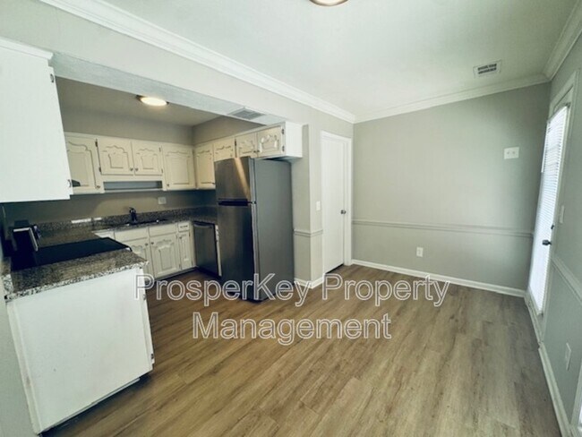 Building Photo - 4814 Fairview Dr