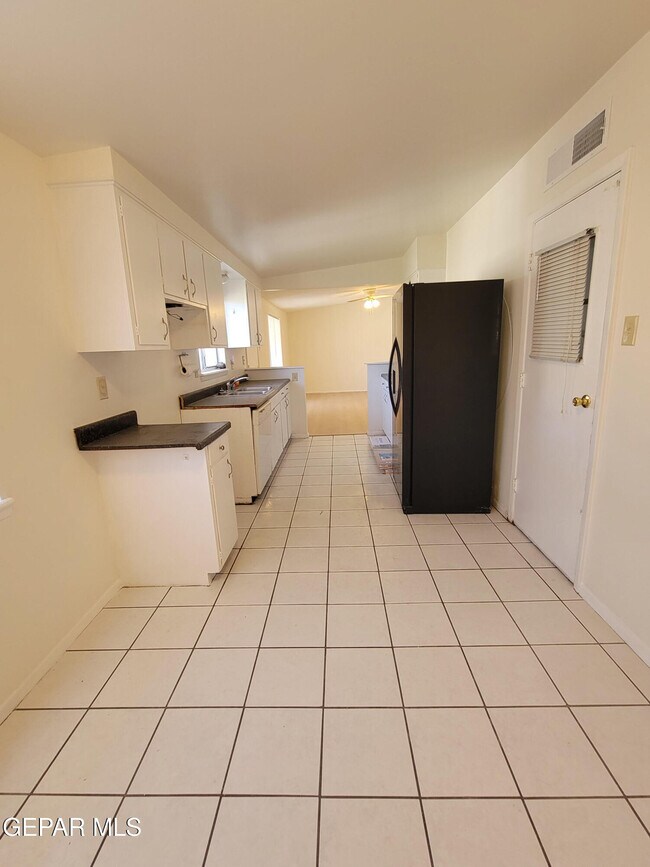 Building Photo - 7204 Alto Rey Ave