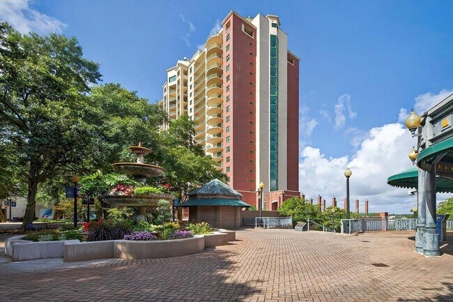 Building Photo - 300 S Duval St