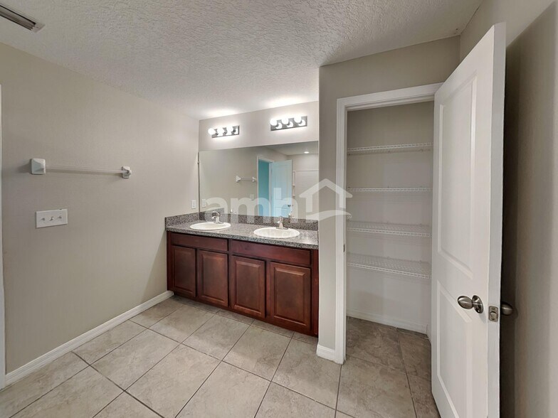 Building Photo - 1629 Climbing Dayflower Dr