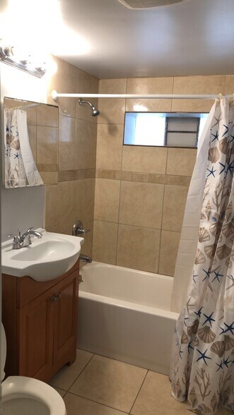 Building Photo - 9117 Lawler Ave