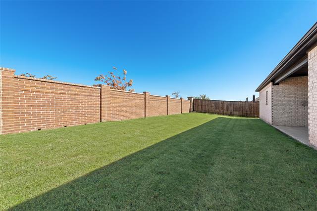 Building Photo - 335 Community Dr