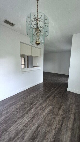 Building Photo - 9924 Sweepstakes Ln