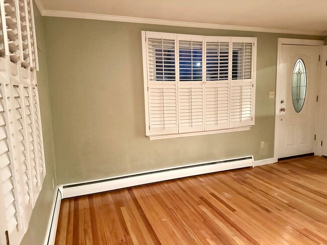 Building Photo - Updated 4 Bedroom House