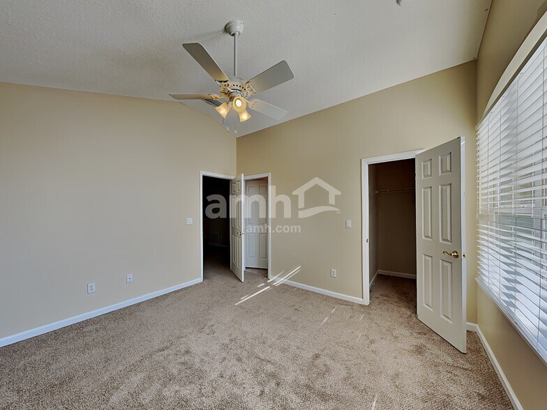 Building Photo - 320 Valverde Ln
