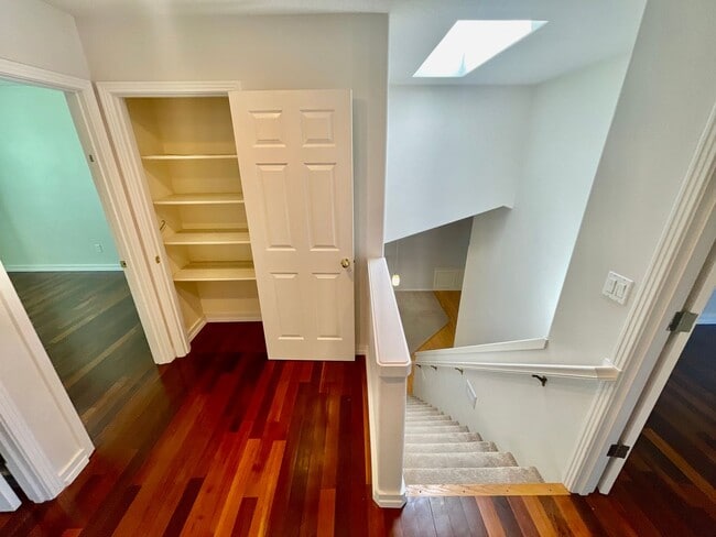 Building Photo - Stylish Bull Mountain Home – 3 Bed, 2.5 Ba...