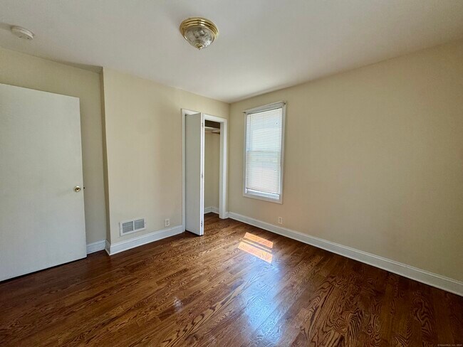 Building Photo - 993 Lindley St