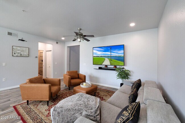 Building Photo - 615 E Portland St