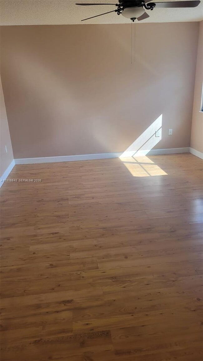 Building Photo - 914 NW 106th Ave Cir